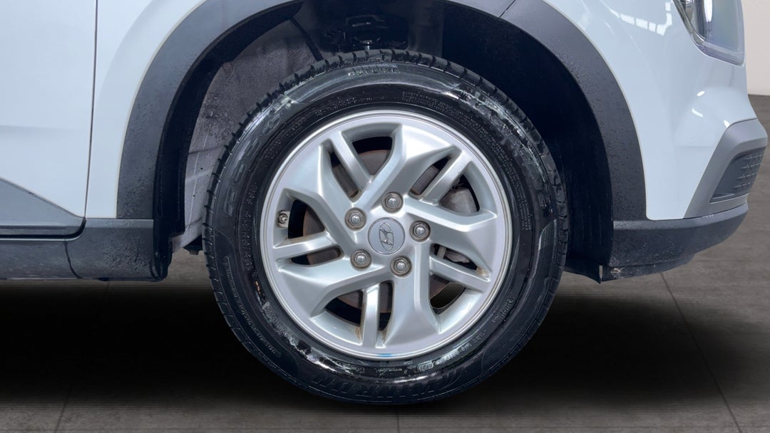 2023 Hyundai Venue Venue, Automatic, 61198 km, Right Front Wheel