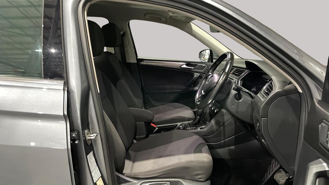 2018 Volkswagen Tiguan 110 Tdi Comfortline, Automatic, 85903 km, Right Side Front Door Cabin View