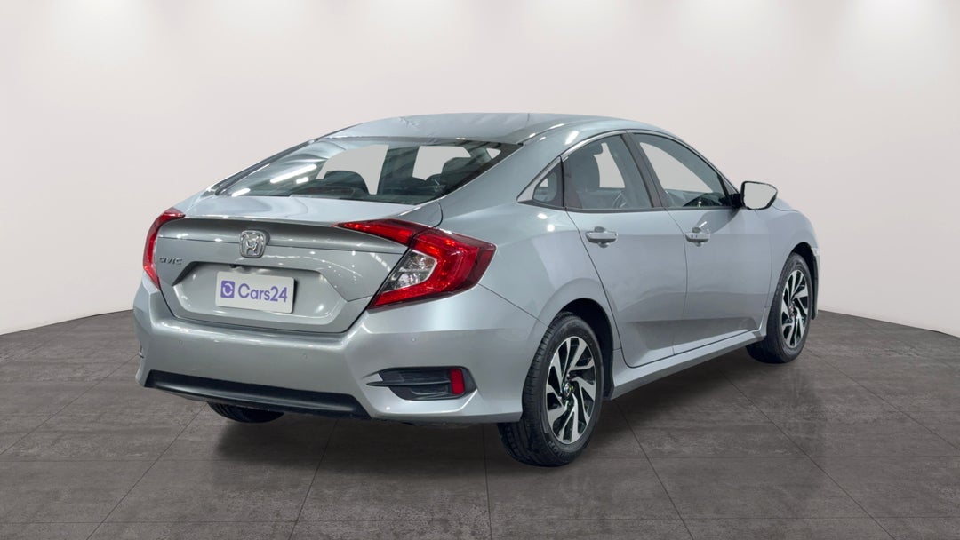 Right Back Diagonal (45- Degree) View