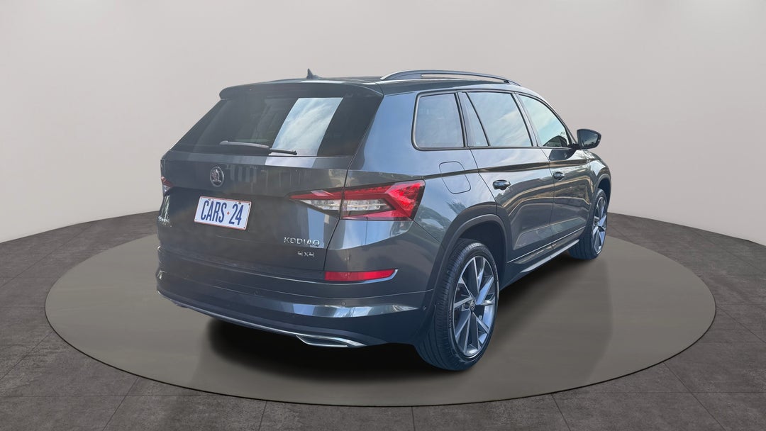 Right Back Diagonal (45- Degree) View