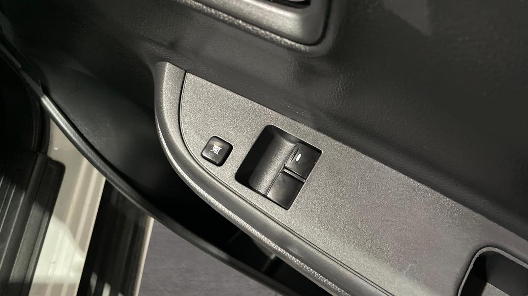 2021 Mitsubishi Triton Glx+ (4x4), Automatic, 65481 km, Drivers Side Door Panel Controls