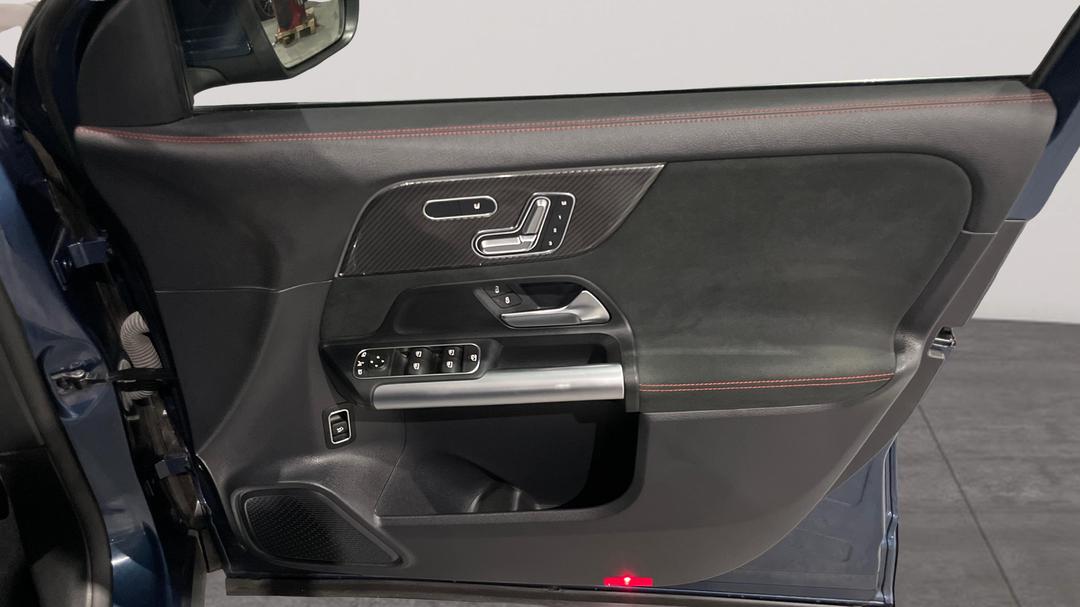 2023 Mercedes-benz GLA 250 4matic, Automatic, 40479 km, Speaker View
