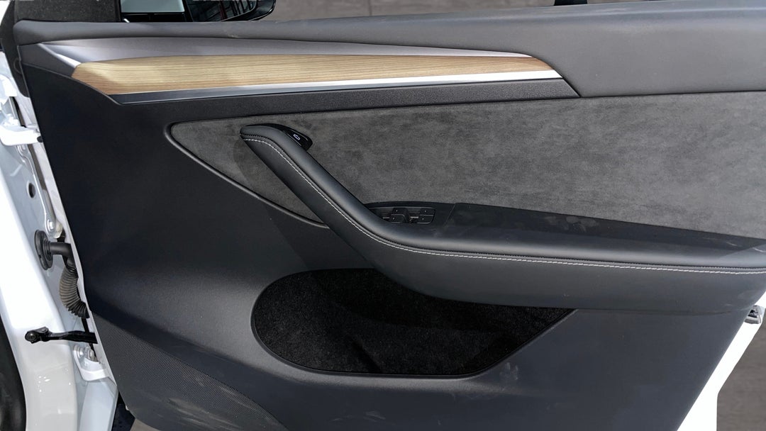 2023 Tesla Model Y Performance, Automatic, 32376 km, Speaker View