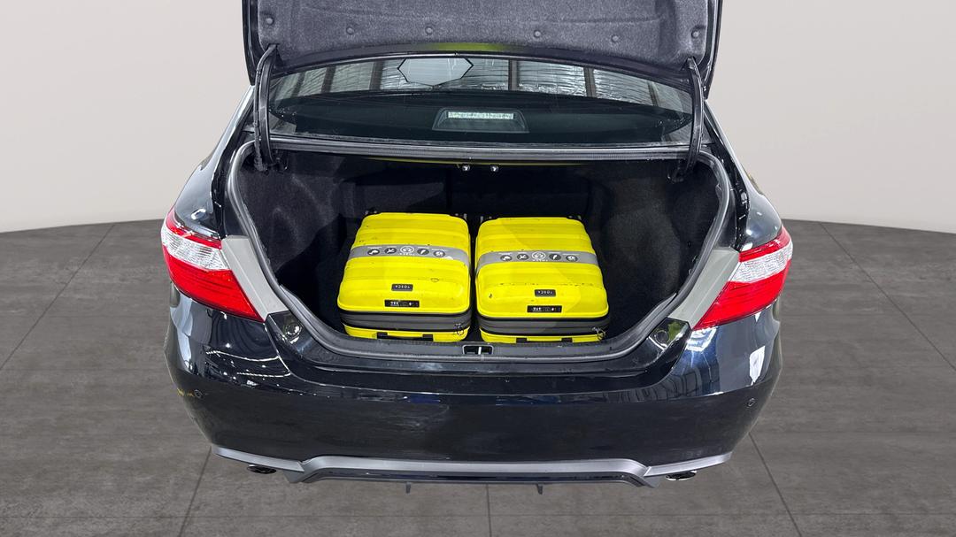 2017 Toyota Camry Rz S.e., Automatic, 134439 km, Boot Inside View with Luggage
