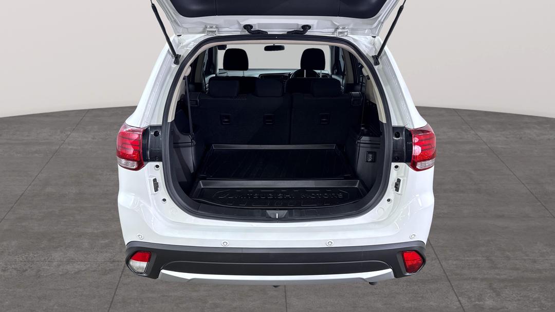 2017 Mitsubishi Outlander Ls (4x2), Automatic, 73155 km, Boot Inside View