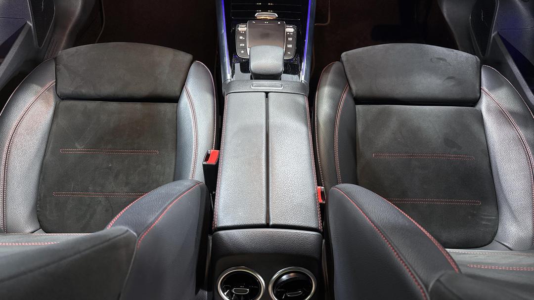 2020 Mercedes-benz GLA 200, Automatic, 72379 km, Center Console
