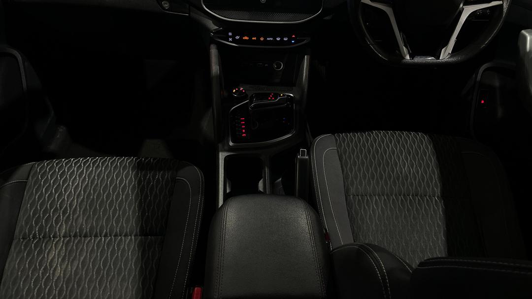 2022 LDV T60 Max Pro (4x4), Automatic, 63935 km, Center Console