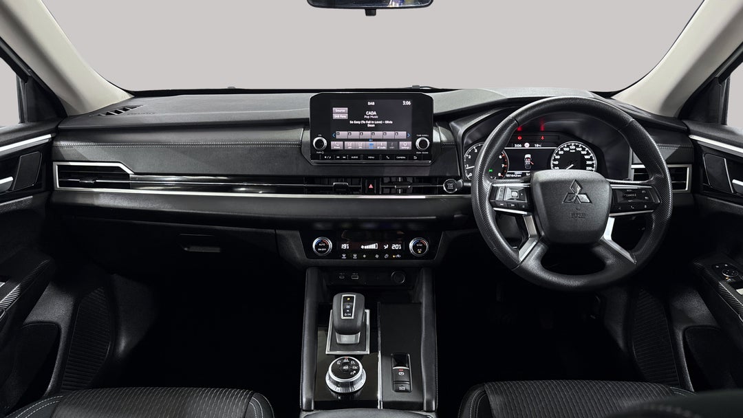 2023 Mitsubishi Outlander Es 7 Seat (2WD), Automatic, 51642 km, Dashboard View