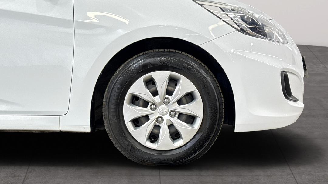 2016 Hyundai Accent Active, Automatic, 78551 km, Right Front Wheel
