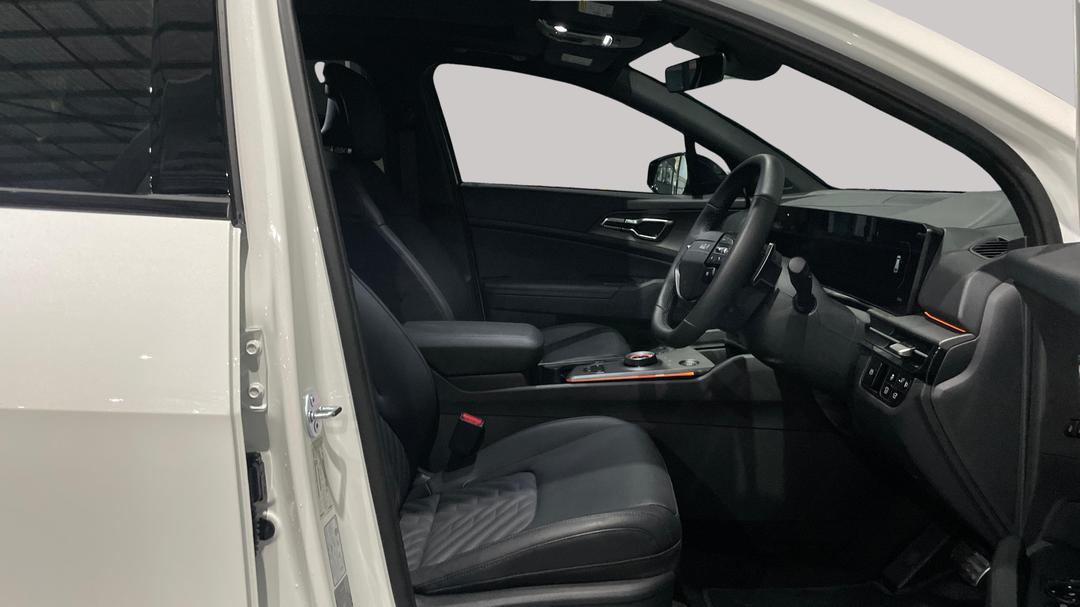 2025 Kia Sportage Gt-line Hev (AWD), Automatic, 3036 km, Right Side Front Door Cabin View