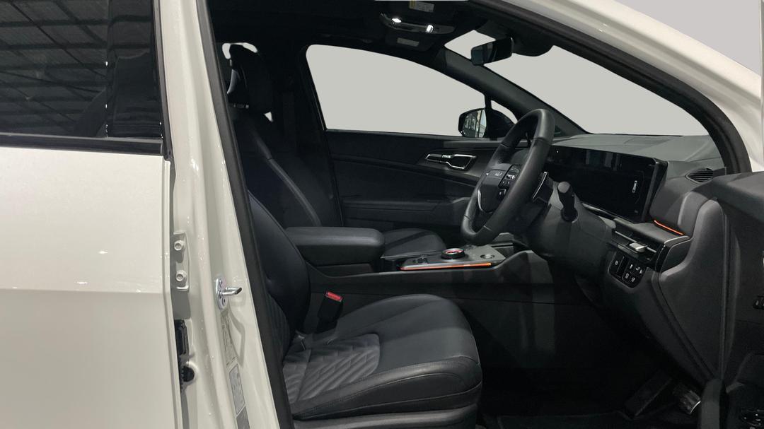 2025 Kia Sportage Gt-line Hev (AWD), Automatic, 3036 km, Right Side Front Door Cabin View