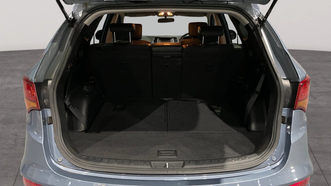 2016 Hyundai Santa Fe 30 Special Edition, Automatic, 139492 km, Boot Inside View