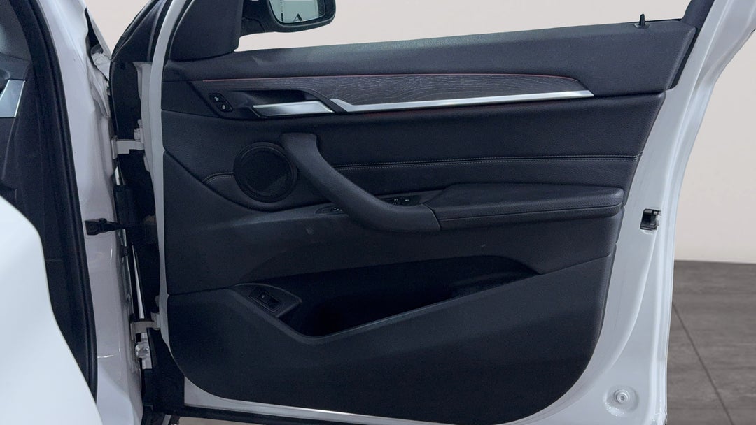 2018 BMW X1 Xdrive 25i, Automatic, 82620 km, Speaker View