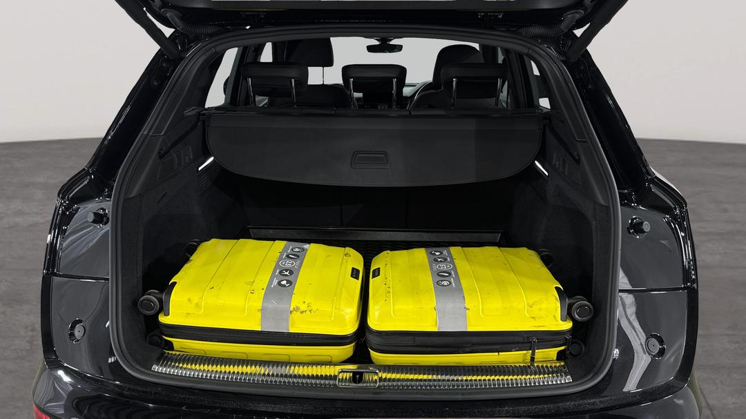 2021 Audi Q5 45 Tfsi Quattro Sport Mhev, Automatic, 71642 km, Boot Inside View with Luggage
