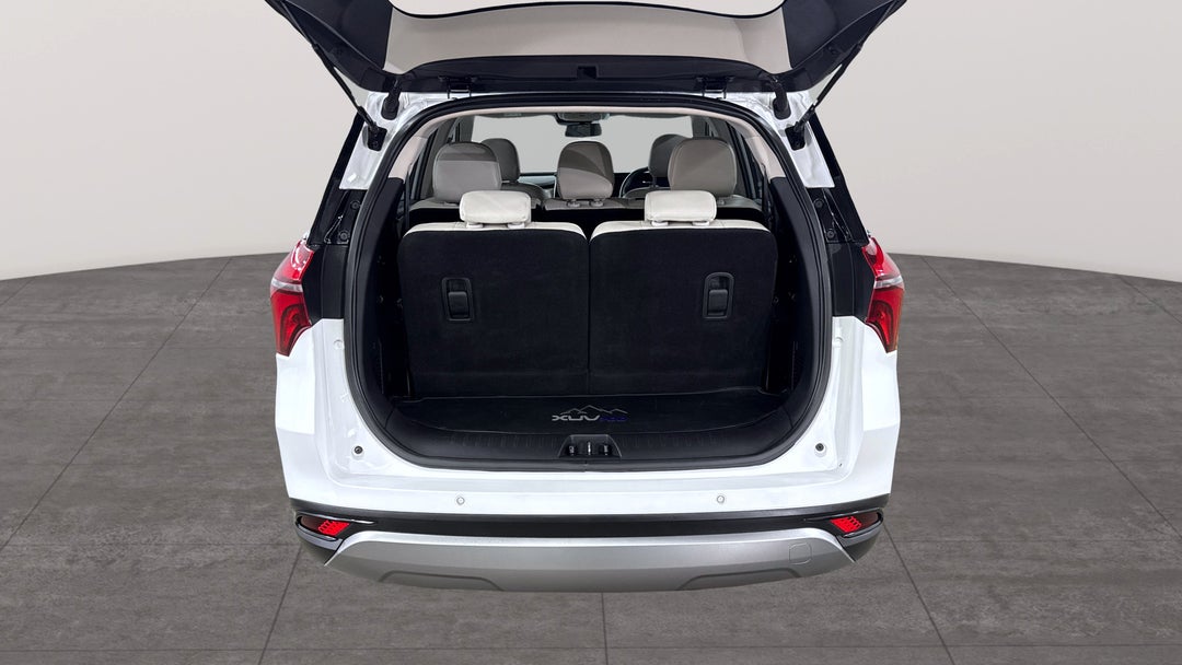 2023 Mahindra Xuv700 Ax7l, Automatic, 60220 km, Boot Inside View