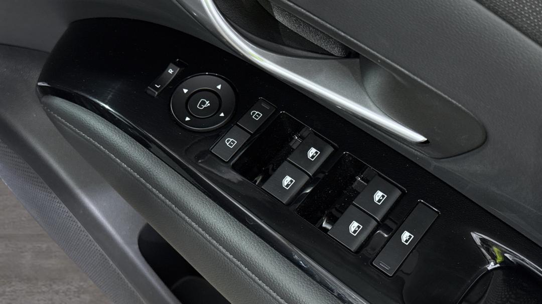 2025 Hyundai Tucson Premium Hybrid (AWD), Automatic, 2546 km, Drivers Side Door Panel Controls