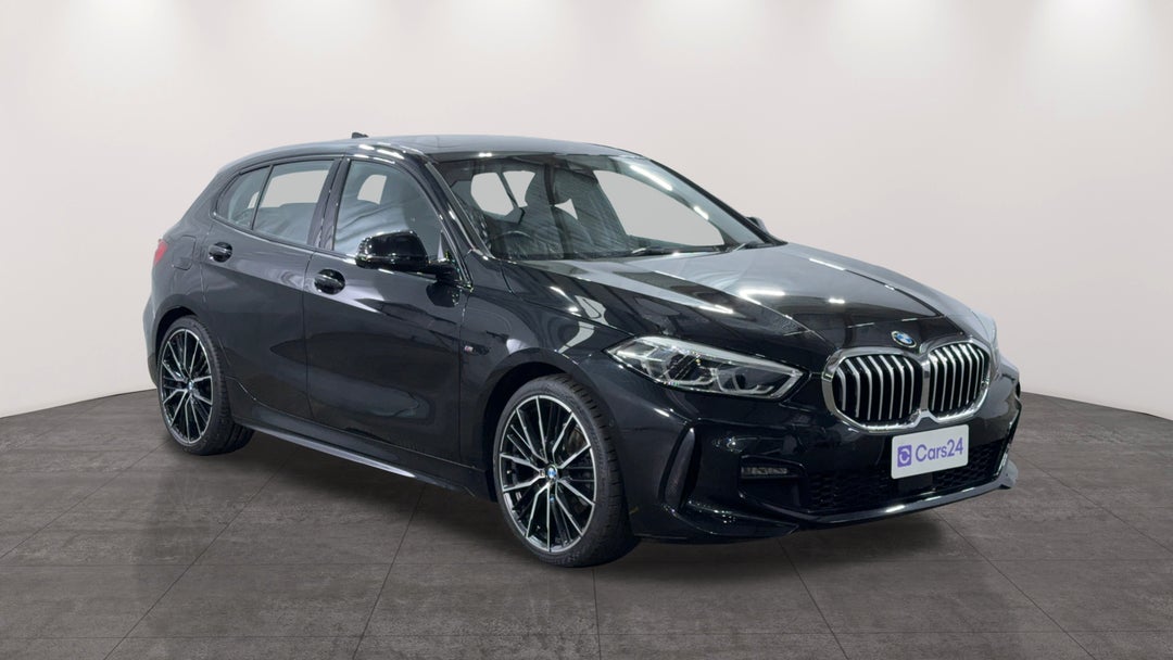 2019 BMW 1 18i M Sport, Automatic, 45275 km, Right Front Diagonal (45- Degree) View