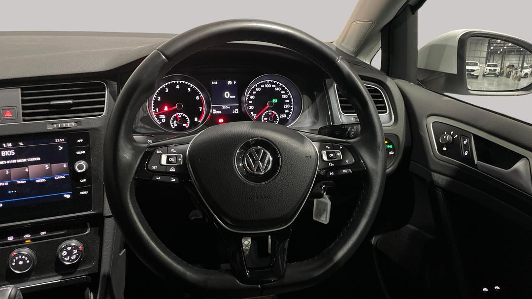 2018 Volkswagen Golf 110 Tsi Trendline, Automatic, 70000 km, Steering Wheel Close-up