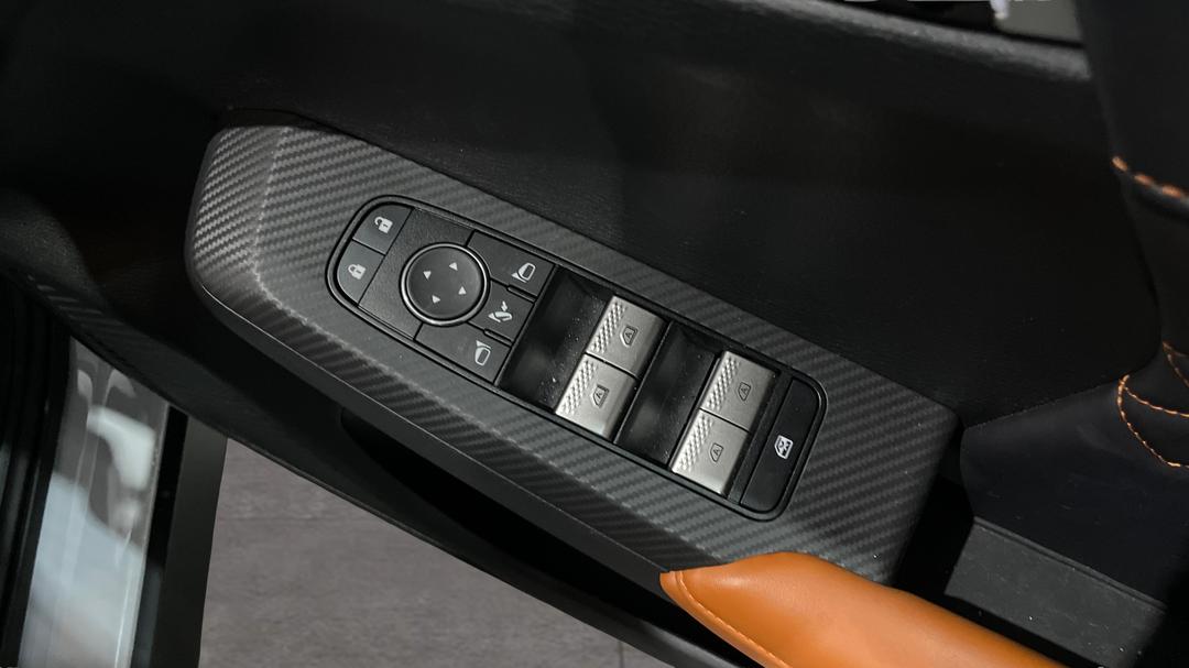 2024 Mitsubishi Outlander Exceed Tourer 7 Seat (AWD), Automatic, 31977 km, Drivers Side Door Panel Controls