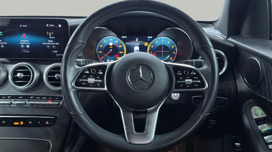 2020 Mercedes-benz GLC 200, Automatic, 62229 km, Steering Wheel Close-up