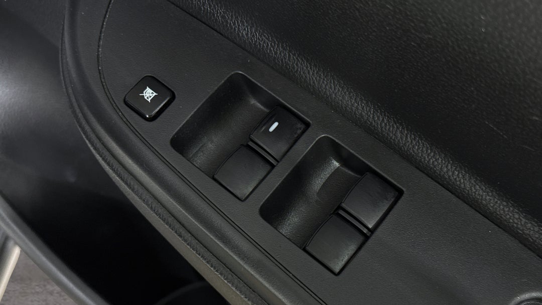 2021 Mitsubishi Triton Glx+ (4x4), Automatic, 119004 km, Drivers Side Door Panel Controls