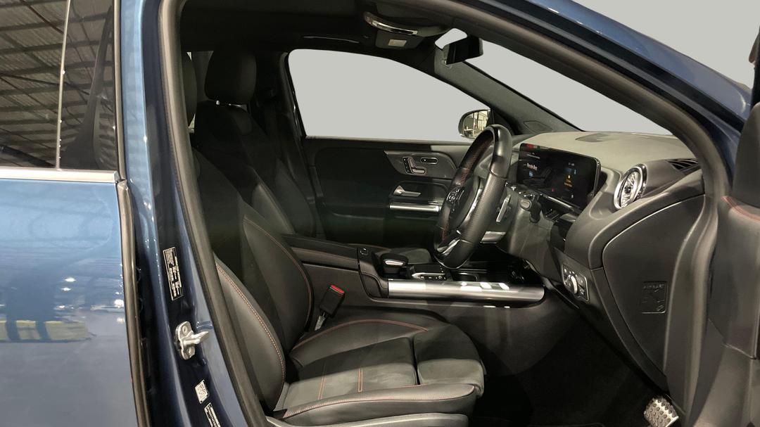2023 Mercedes-benz GLA 250 4matic, Automatic, 40479 km, Right Side Front Door Cabin View