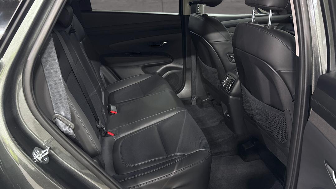 2025 Hyundai Tucson Premium Hybrid (AWD), Automatic, 2546 km, Right Side Rear Door Cabin View
