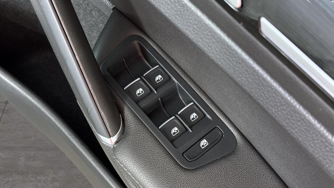 2019 Volkswagen Golf 110 Tsi Highline, Automatic, 81660 km, Drivers Side Door Panel Controls