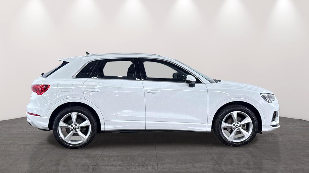 2020 Audi Q3 35 Tfsi, Automatic, 38440 km, Right Side View