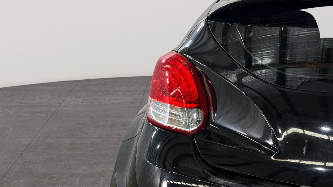 2015 Hyundai Veloster Sr Turbo, Automatic, 83696 km, Badge (Boot Left Side)