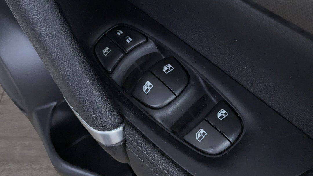 2018 Nissan Qashqai N-tec, Automatic, 109598 km, Drivers Side Door Panel Controls