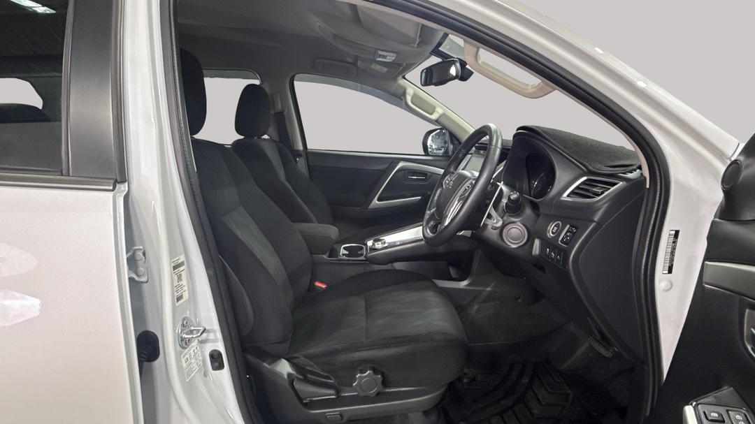 2022 Mitsubishi Pajero Sport Gls (4WD) 7 Seat, Automatic, 17746 km, Right Side Front Door Cabin View