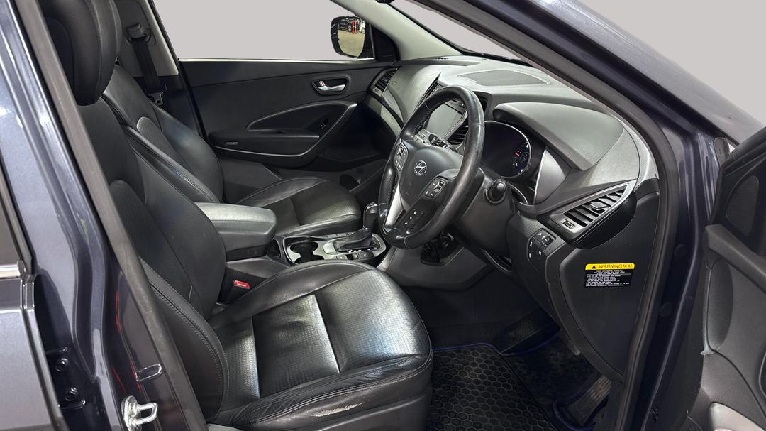 2013 Hyundai Santa Fe Highlander Crdi (4x4), Automatic, 125474 km, Right Side Front Door Cabin View