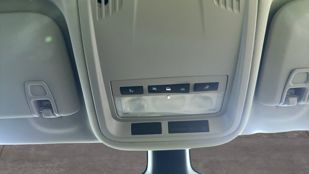 On-Roof Controls/Sunglass holder