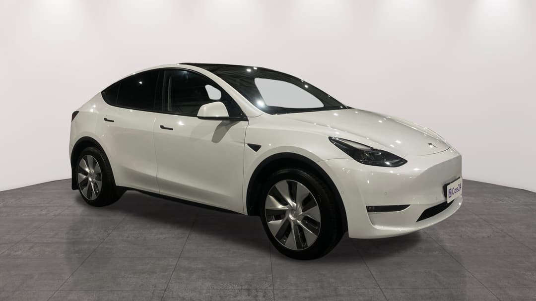 2023 Tesla Model Y Long Range, Automatic, 53446 km, Right Front Diagonal (45- Degree) View