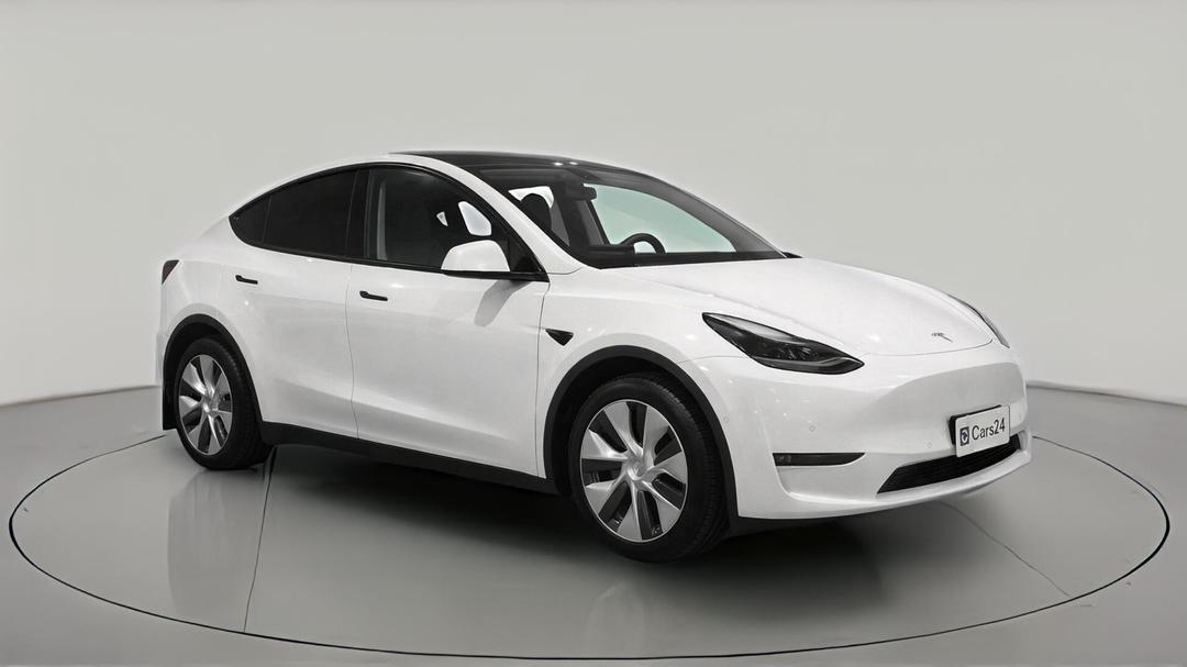 2023 Tesla Model Y Long Range, Automatic, 53446 km, Right Front Diagonal (45- Degree) View