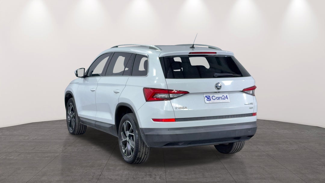 Left Back Diagonal (45- Degree) View