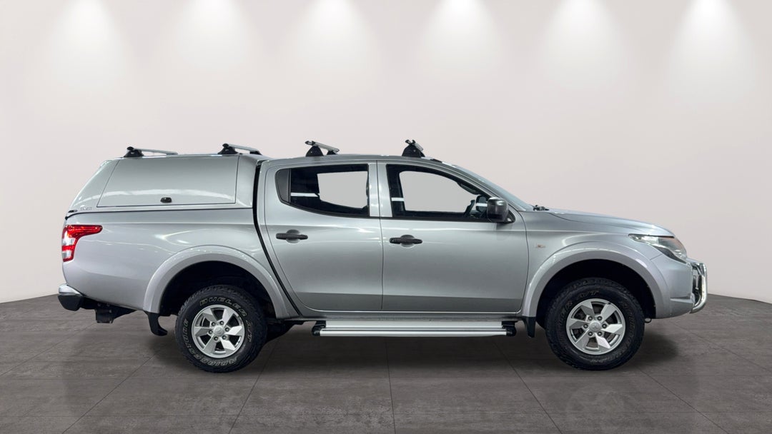 2017 Mitsubishi Triton Glx Plus (4x4), Automatic, 150949 km, Right Side View