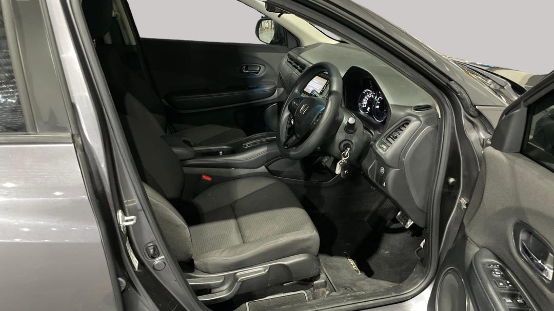 2019 Honda HR-V Vti, Automatic, 66207 km, Right Side Front Door Cabin View