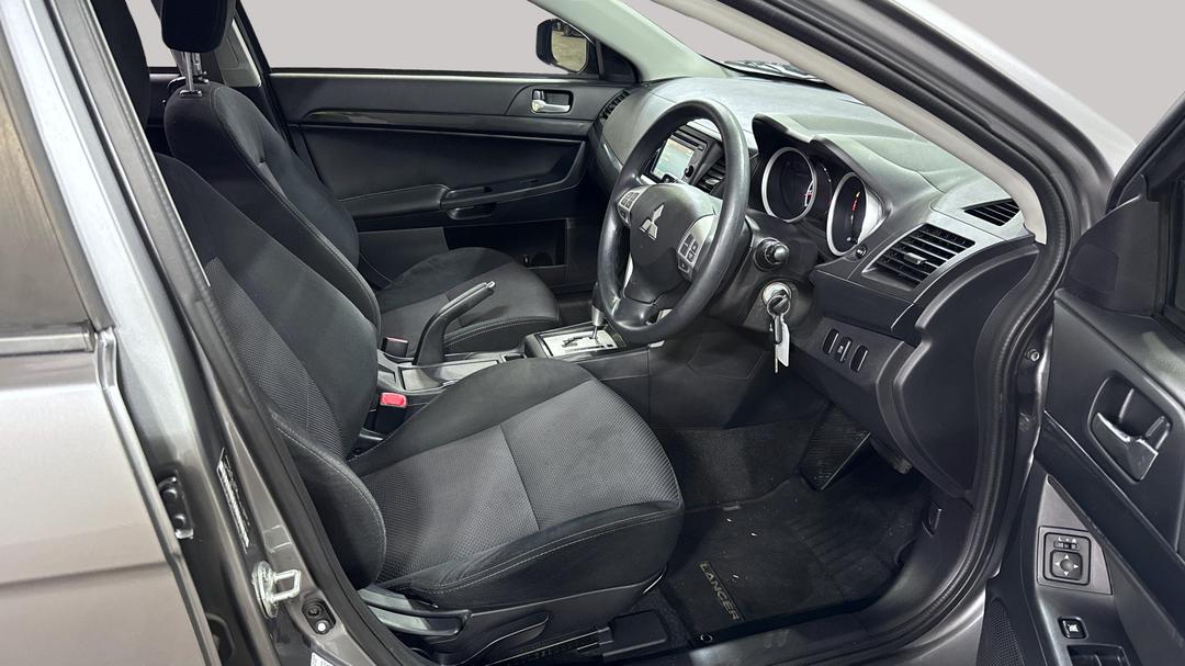 2017 Mitsubishi Lancer Es Sport, Automatic, 83918 km, Right Side Front Door Cabin View