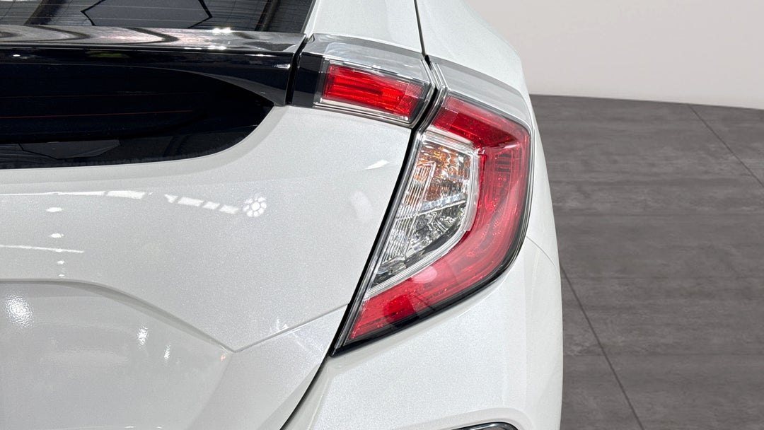 2019 Honda Civic Vti, Automatic, 84739 km, Badge (Boot Right Side)