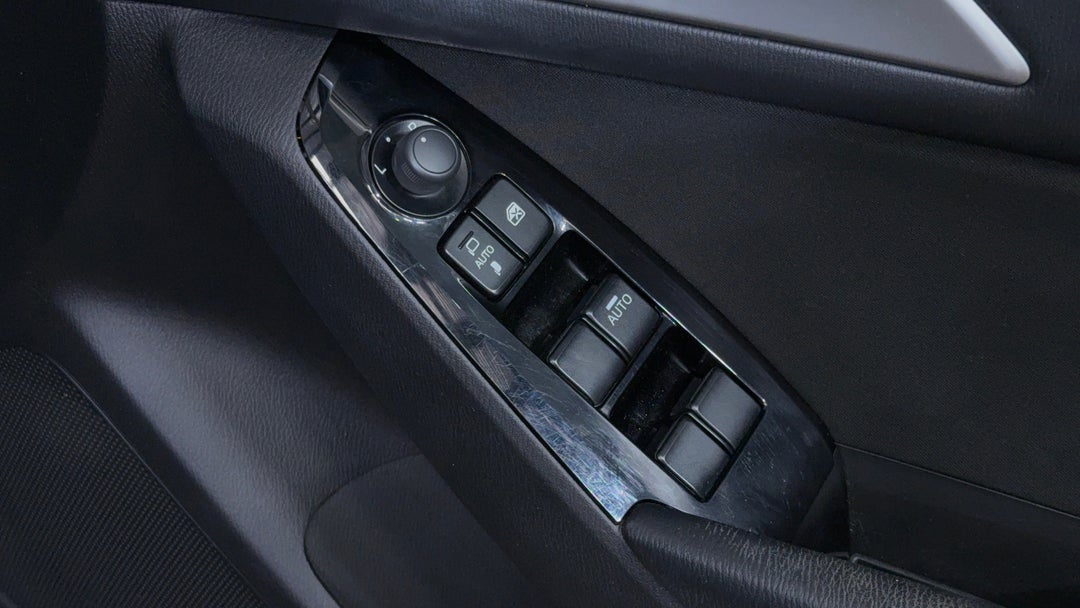 2017 Mazda 3 Sp25, Manual, 118411 km, Drivers Side Door Panel Controls