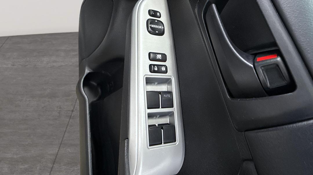 2017 Toyota Camry Altise, Automatic, 84007 km, Drivers Side Door Panel Controls