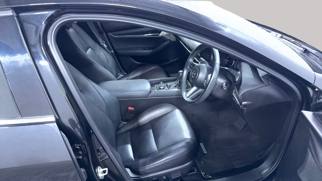 2019 Mazda 3 G25 Gt, Automatic, 82403 km, Right Side Front Door Cabin View