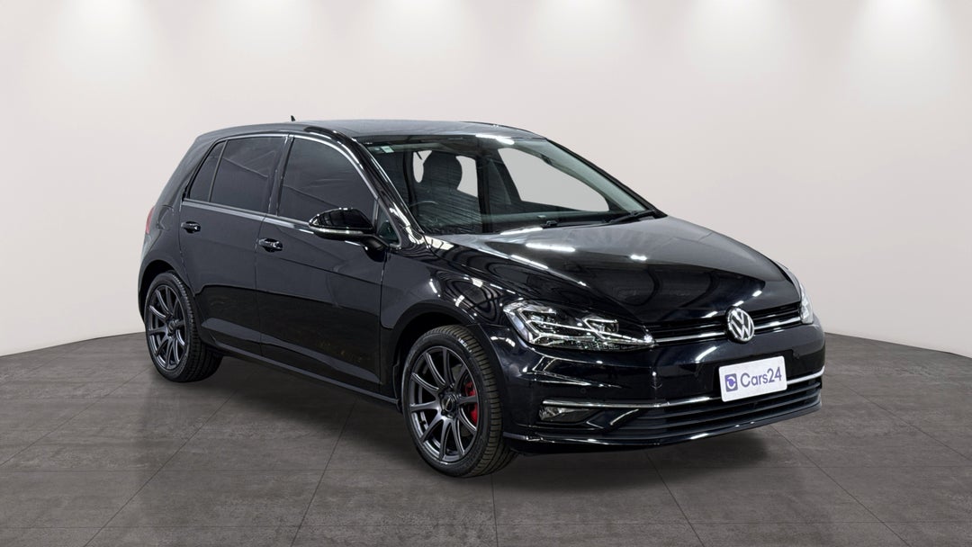 2018 Volkswagen Golf 110 Tsi Highline, Automatic, 85919 km, Right Front Diagonal (45- Degree) View