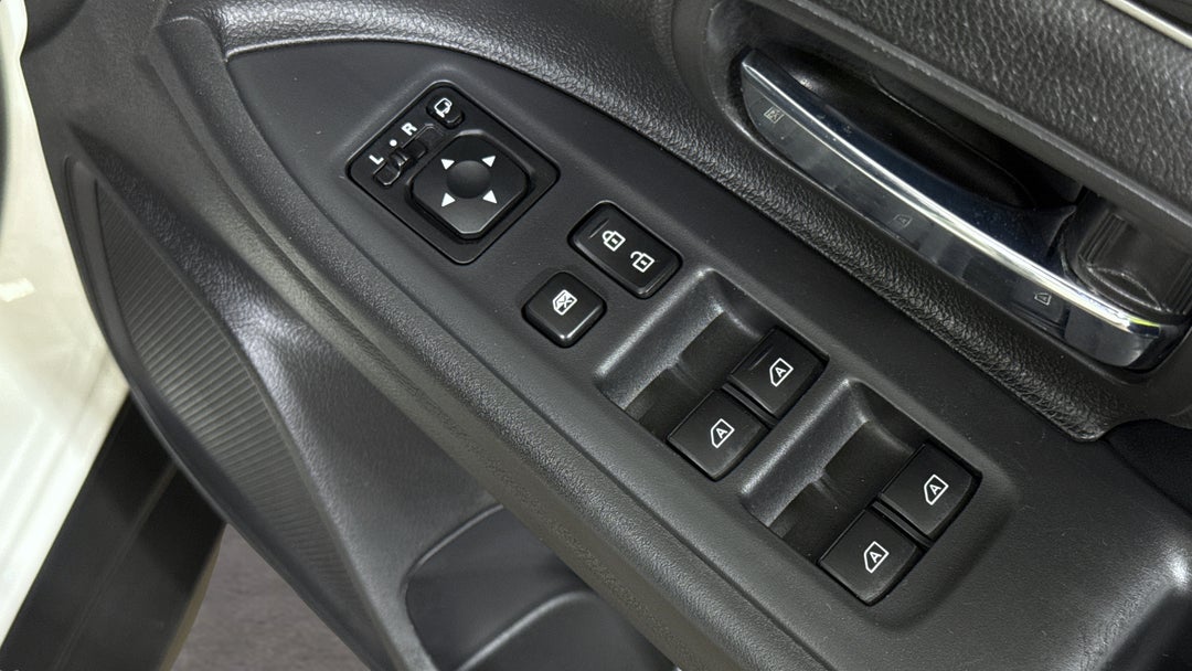 2020 Mitsubishi Outlander Ls 7 Seat (2WD), Automatic, 62579 km, Drivers Side Door Panel Controls