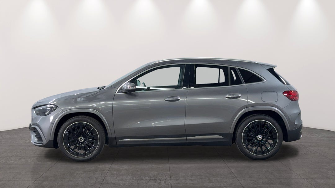 2024 Mercedes-benz GLA 200, Automatic, 14163 km, Left Side View