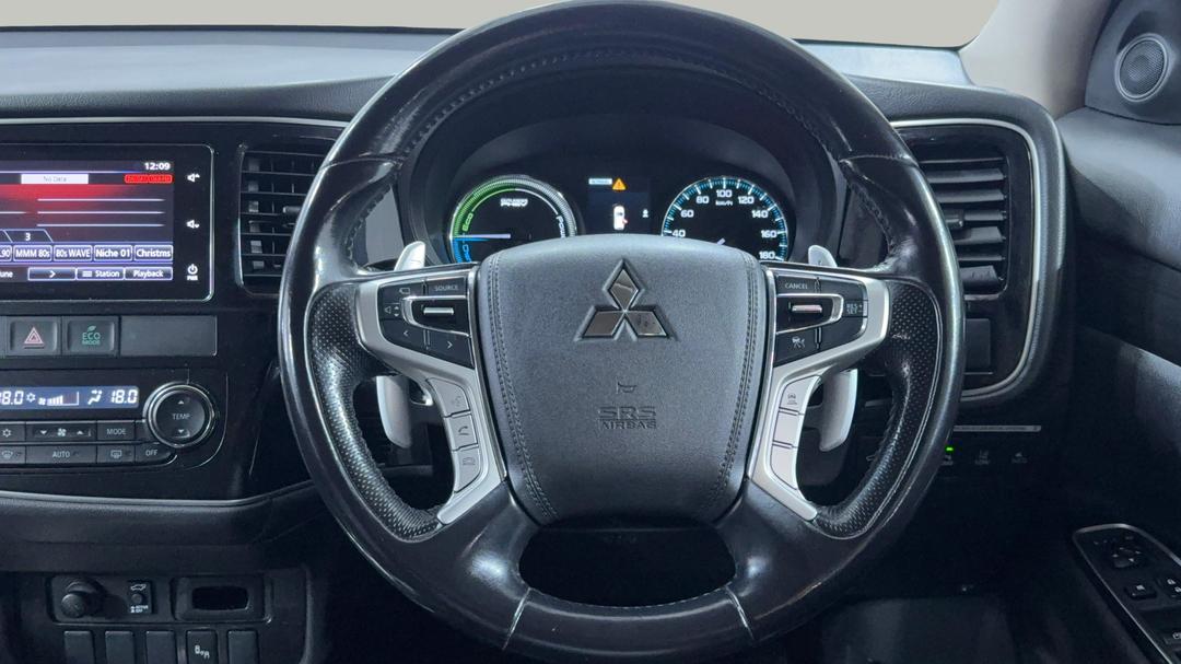 2017 Mitsubishi Outlander Exceed Phev, Automatic, 149956 km, Steering Wheel Close-up