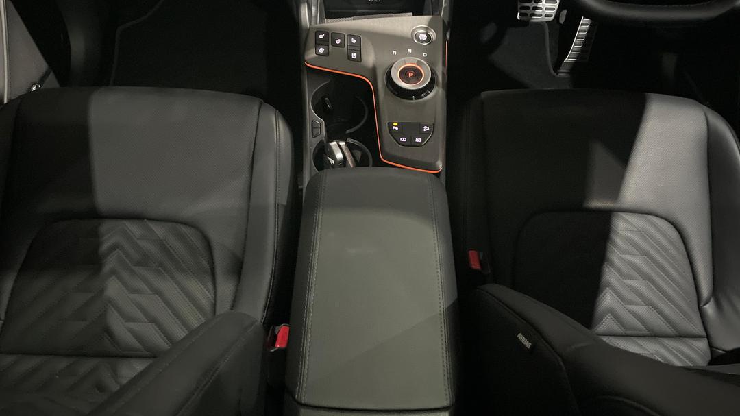 2025 Kia Sportage Gt-line Hev (AWD), Automatic, 3036 km, Center Console