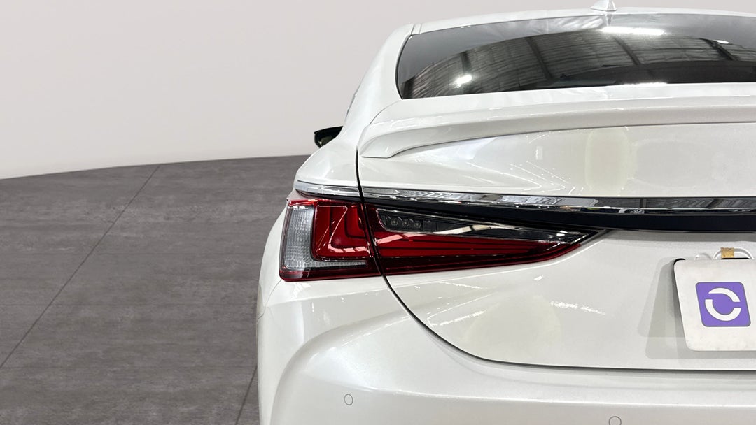 2023 Lexus Es300h Luxury (hybrid), Automatic, 15077 km, Badge (Boot Left Side)
